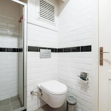 Lovely Flat W Balcony 5 Min To Istiklal Ave