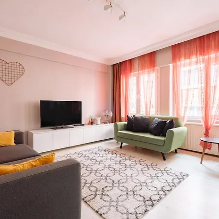 Апартаменты Lovely Flat W Balcony 5 Min To Istiklal Ave *
