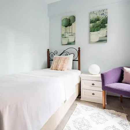 Апартаменты Lovely Flat W Balcony 5 Min To Istiklal Ave *